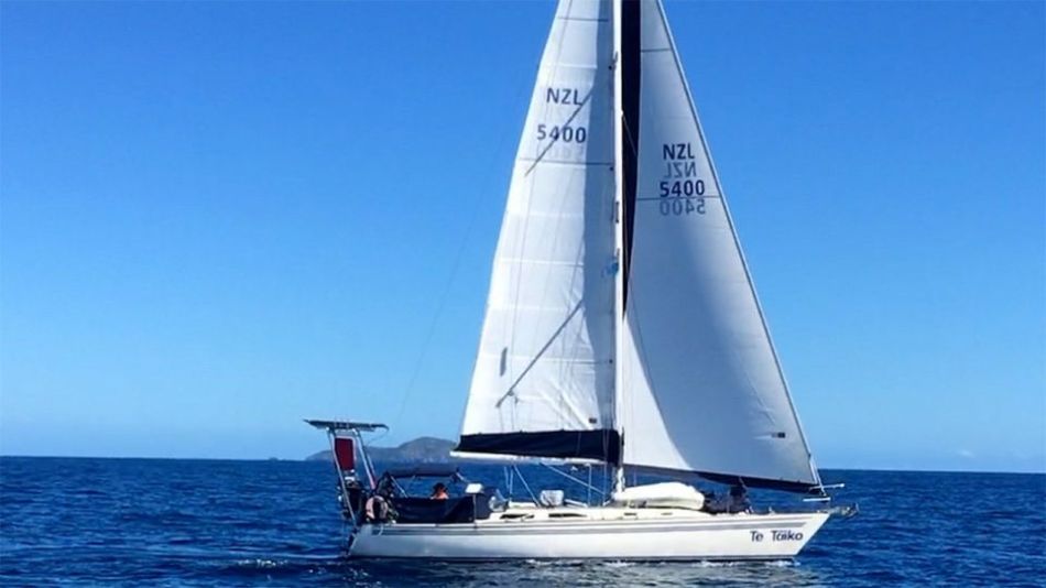 Taiko sailing to the Yasawa Islands